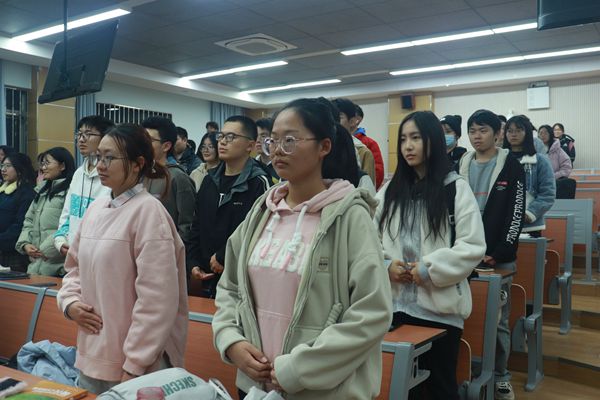 图四:同学们按老师指导进行朗诵.JPG