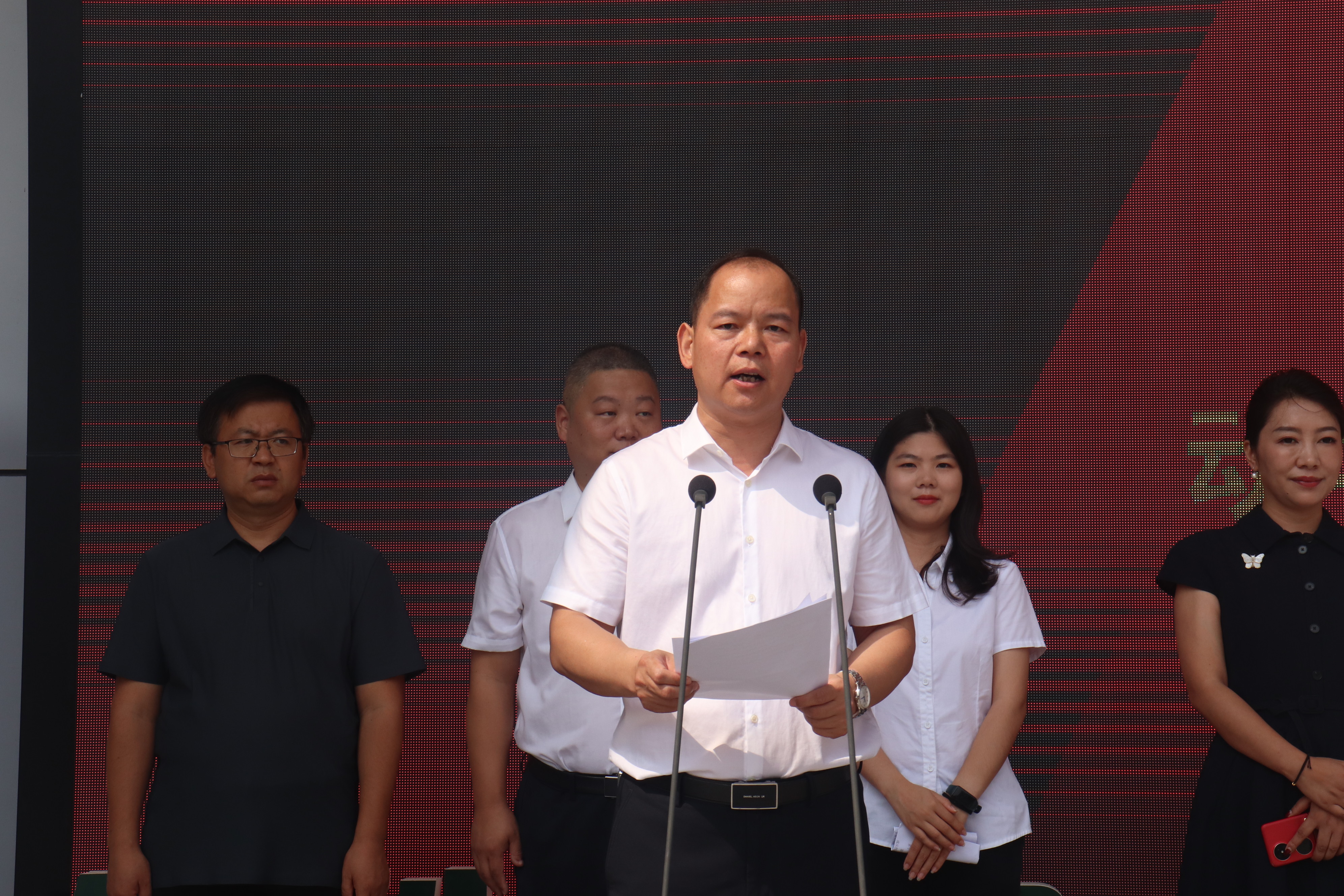 动科宅宅爱动漫
党委书记曹军会主持捐赠仪式.JPG