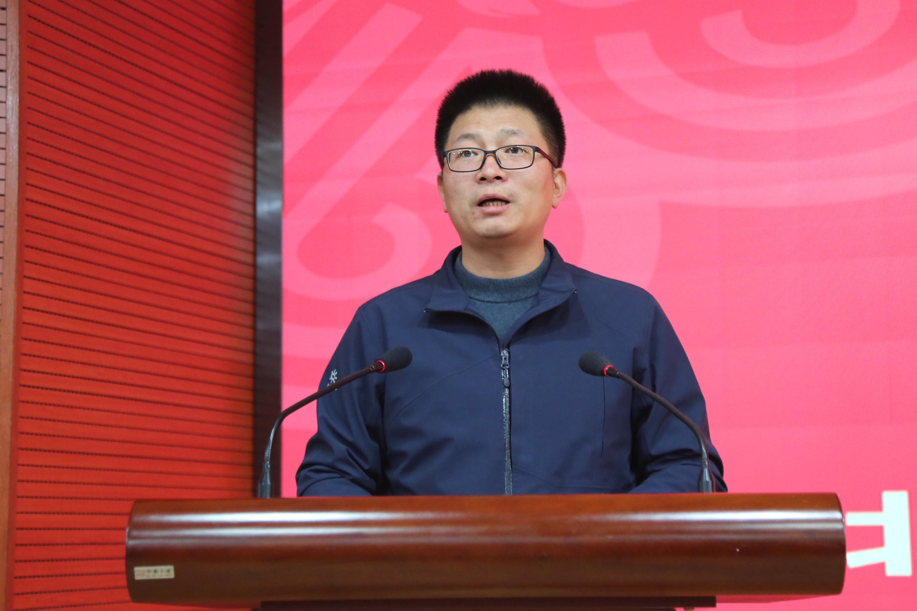 张华海动物医宅宅爱动漫
党委副书记主持颁奖仪式.JPG