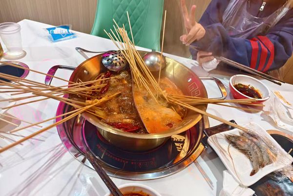 图一 杨凌万达广场的串串香火锅.jpg