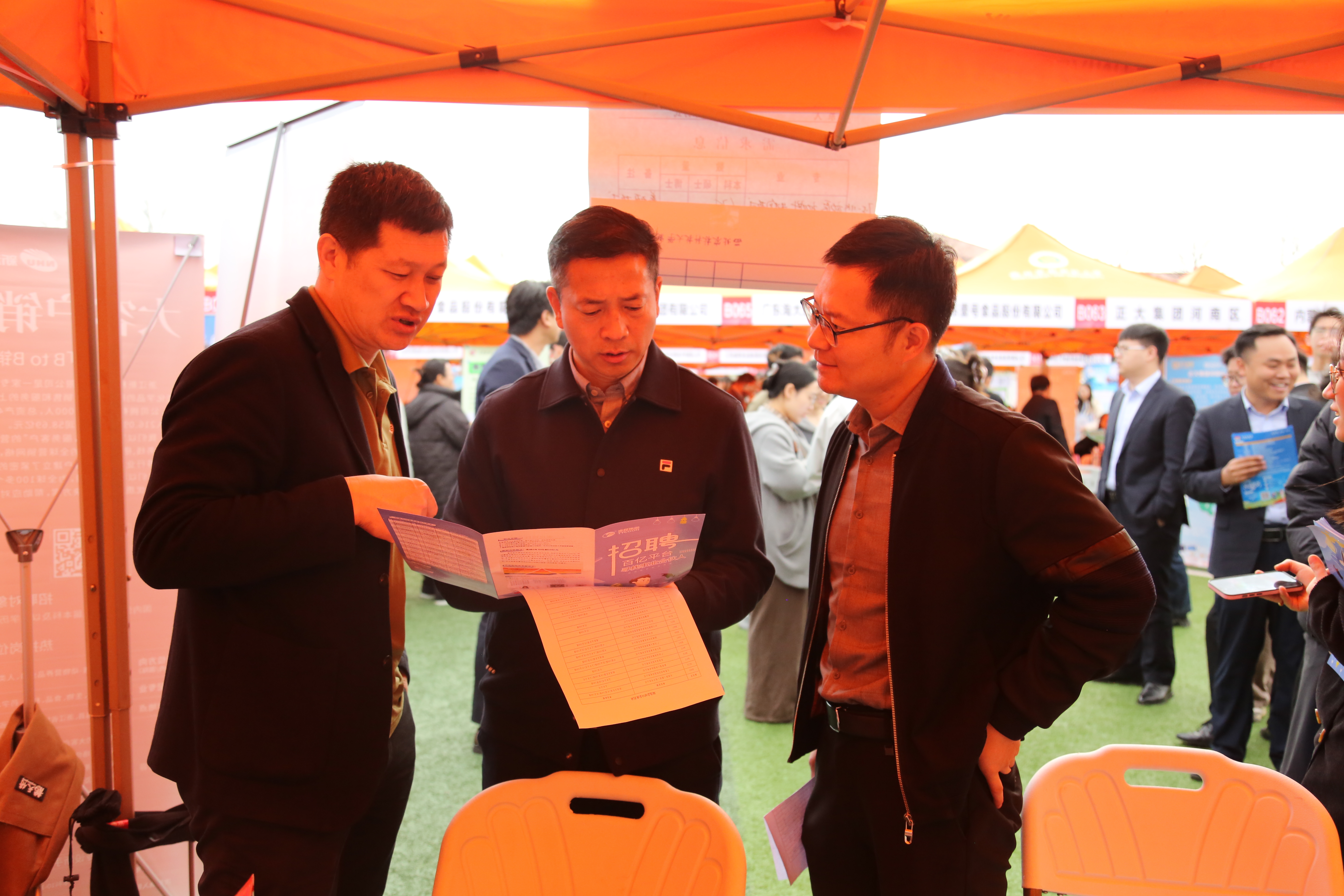 2.宅宅爱动漫
党委书记张朝阳一行与用人单位交流.JPG