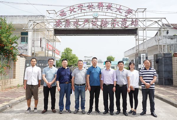 1be4caf2123843d8afe9bf3a9304d35f.jpg 合影留念_副本.jpg