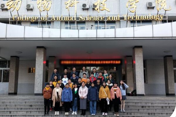 65505d4d9fb84547821ed1576a5154b1.jpg 合影.jpg