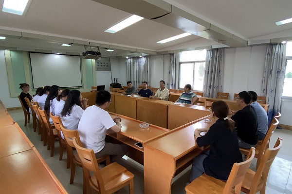 97be8d610f4c4a7286b69867adb44d15.jpg 师生团队与长青自然保护区工作人员座谈.jpg