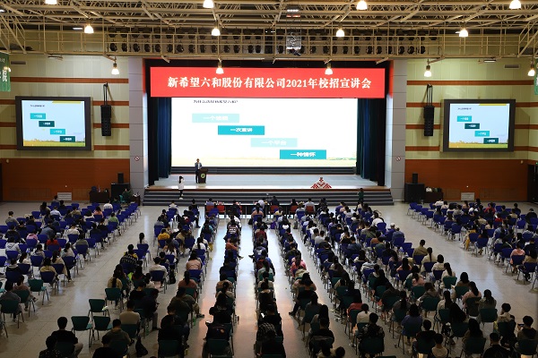 50ca852e0e5e4bc5b746bba2ca7f588e.jpg 活动现场.jpg