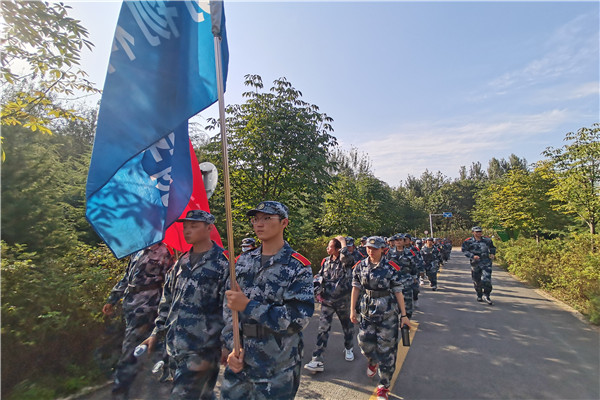 794289a55565447682b8eeb5c19a0b6f.jpg 拉练.jpg