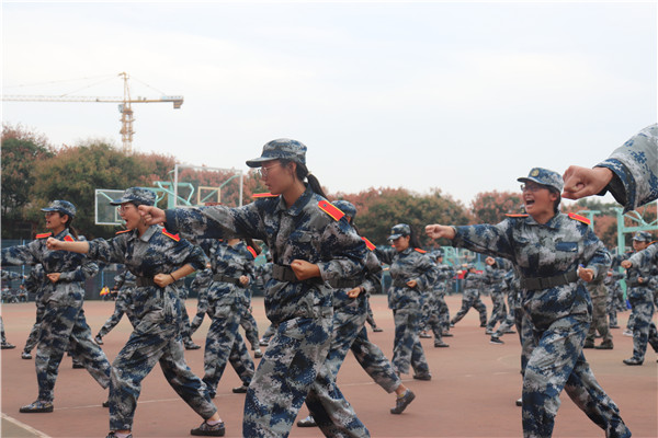 cf8dc12a1160434f8a7b99c2c9611107.jpg 军体拳练习.jpg