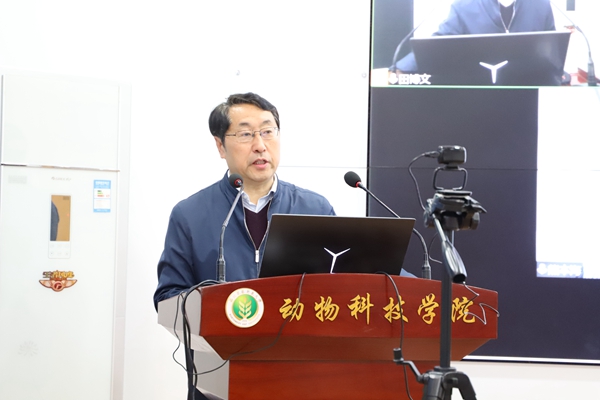 15c321fc61c742afbd9175e60df3bc07.jpg 姚院长主持预备会.jpg