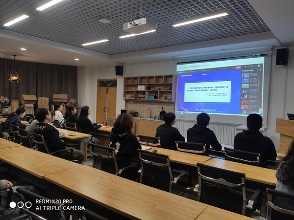 8cfe072123e74bb08b192f0076ecddcd.jpg 研究生第四党支部观看视频公开课_副本.jpg