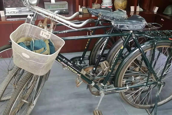 4c58b9360dbb49cbab31b78f7e7286ab.jpg 生活用品陈列区自行车.jpg