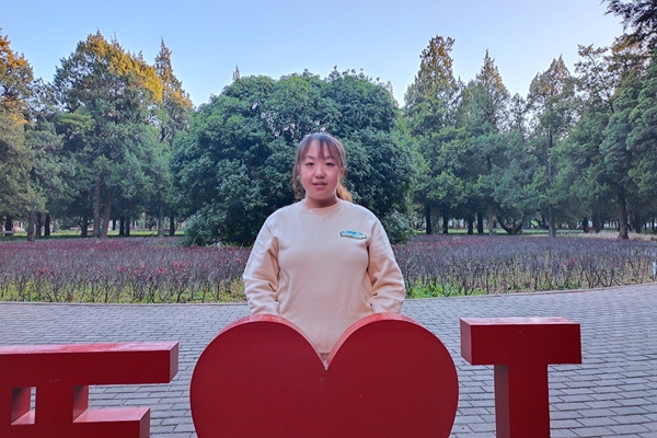 be880e84f83a4e71bcffac8671cc0eee.jpg 秦紫薇.jpg