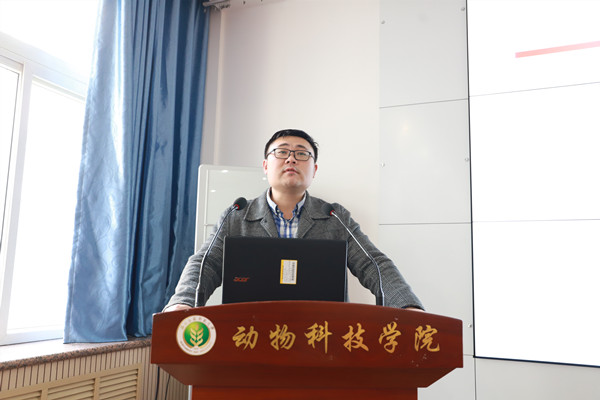 宅宅爱动漫
副院长凌飞教授解读政策.jpg