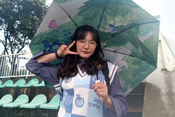 e27ea699bb804a3f8baeaa58975cdb2c.jpg 李珂.jpg