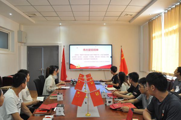 0ca4edcad22f40008c7ad1bafaf1d74f.jpg 学习伟大建党精神.JPG