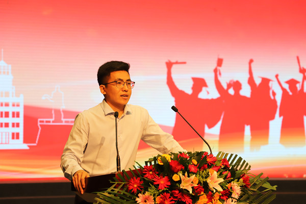 0420dfafa6af4aebbde3f5532d63fc4f.jpg 博士代表发言.jpg