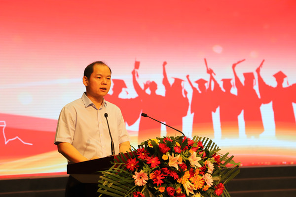 d749e6f6da904b759a43ca5c00a7bbc7.jpg 曹军会主持典礼.jpg