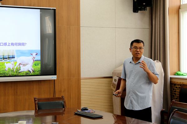 fa22fcfd9a5545f9bc4e954de8059dfc.jpg 讲课比赛-安小鹏.jpg