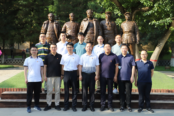 9a8614dec0b941a198551d189fa94f5f.jpg 参观枣园.JPG