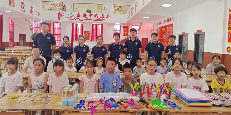 d9c0aa4093004718b9907969f3bc9bbc.jpg 支教现场.jpg