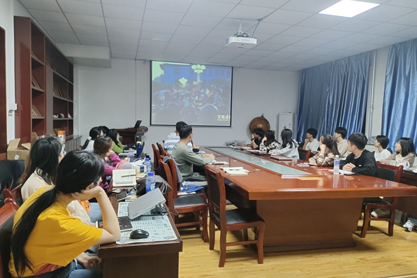 0520a25eb69844bca00252db397c9a8a.jpg 会议现场.jpg