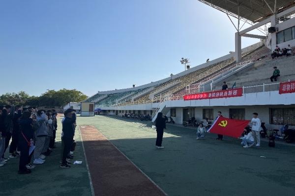 c17766e39a594d8c87441115af6613b3.jpg 入党誓词剪裁.jpg