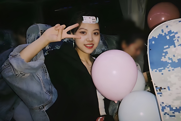 c8b0f12d0c8d4e269acdd0df32845a2e.jpg 王丽娜_副本.jpg