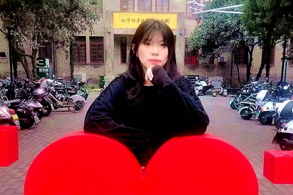 dfc3fe7cedd84086bf91925feb74ae20.jpg 宋美文.jpg