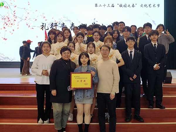 9621f13b247b4ce488ee2264d312ac89.jpg 合影2.jpg