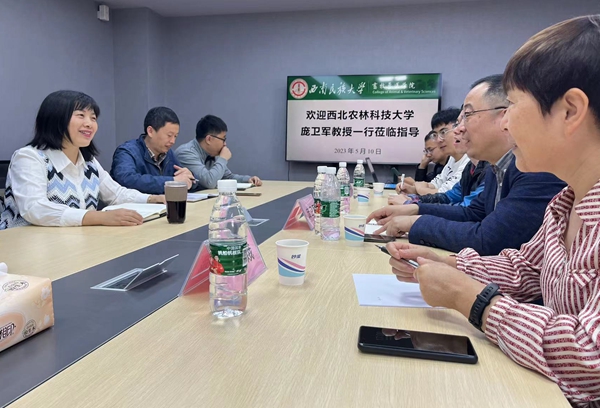 3与西南民族大学畜牧兽医宅宅爱动漫
老师进行座谈交流_副本.jpg