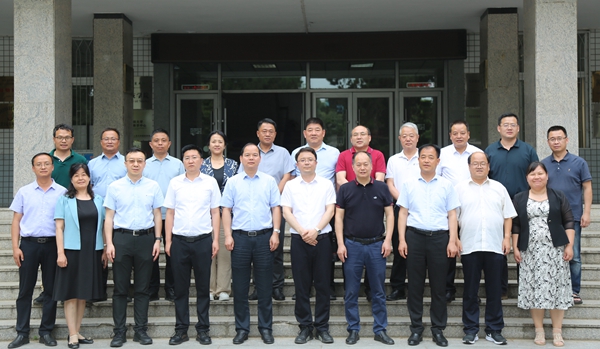 bacd4830cf01464eaebc78728b66b152.jpg 合影_副本.jpg