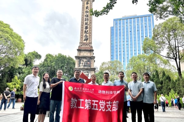 fbcf80c52b034d60a4452fd83b5b5087.jpg 20-参观辛亥秋保路死事纪念碑.jpg