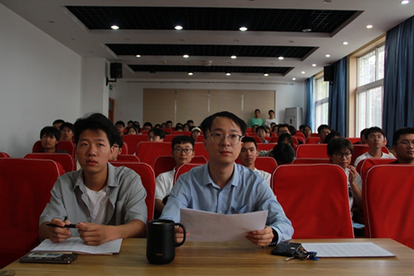 ea4e466b1d8a4294aeea39cc43d111a3.jpg 张宇老师参加交流会.JPG